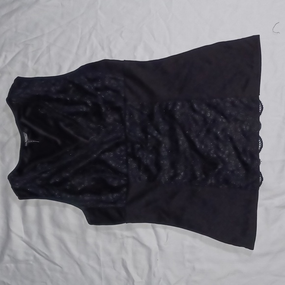 Daisy Fuentes Tops - Beautiful Daisy Fuentes sleevless lace shirt